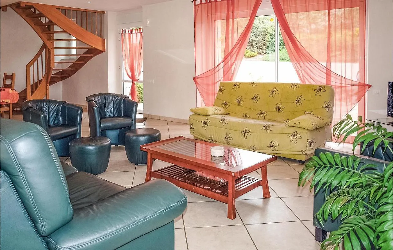 5 Bedroom Stunning Home In St Martin Des Pres La Ville Morvan 0*,