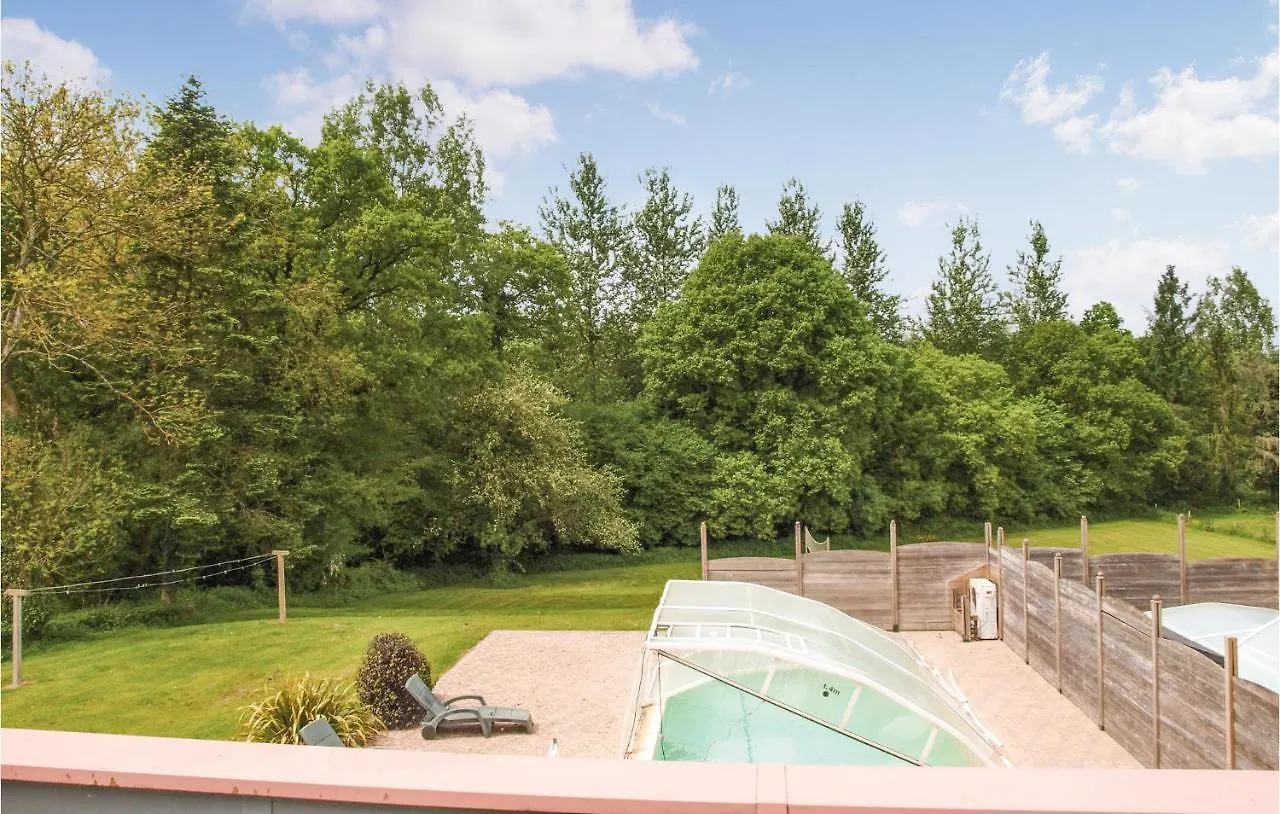 5 Bedroom Stunning Home In St Martin Des Pres La Ville Morvan 0*,  France