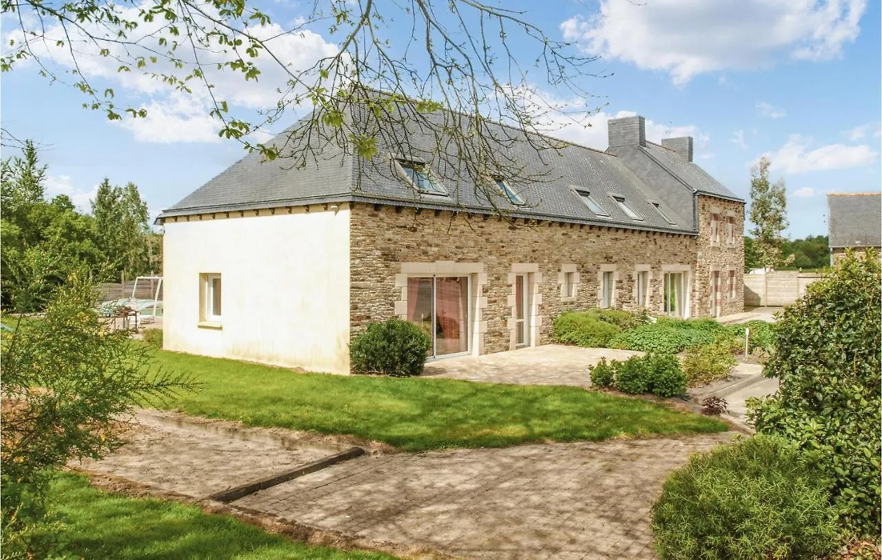 Holiday home 5 Bedroom Stunning Home In St Martin Des Pres La Ville Morvan France