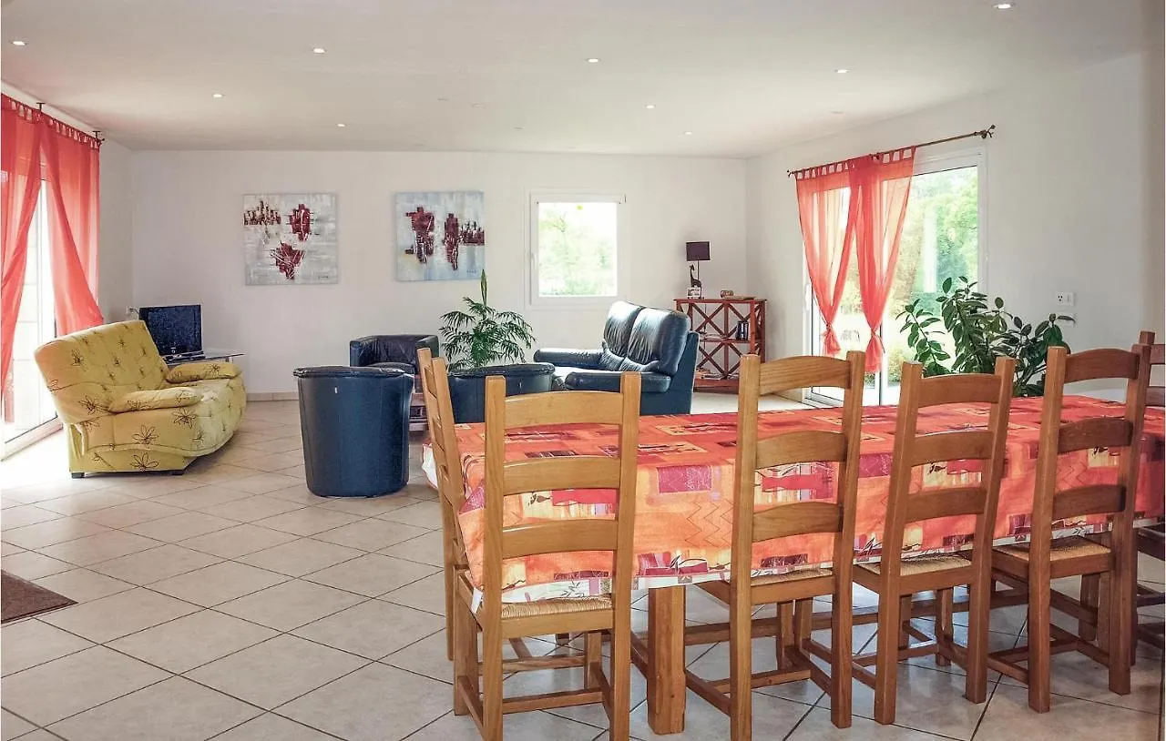 Holiday home 5 Bedroom Stunning Home In St Martin Des Pres La Ville Morvan
